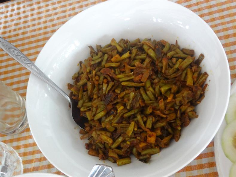 Achinga mazukuparati / Long beans stir fry