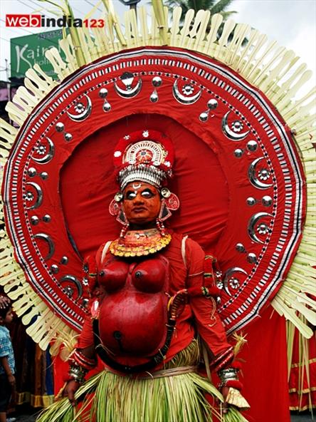 Theyyam Dancer - Tripunithura Athachamayam 2013