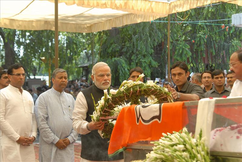 Modi pays his last respect to Union Rural Development Minister Gopinath Munde