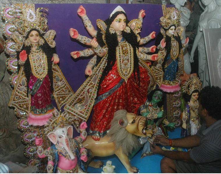 Making the idol of goddess Durga