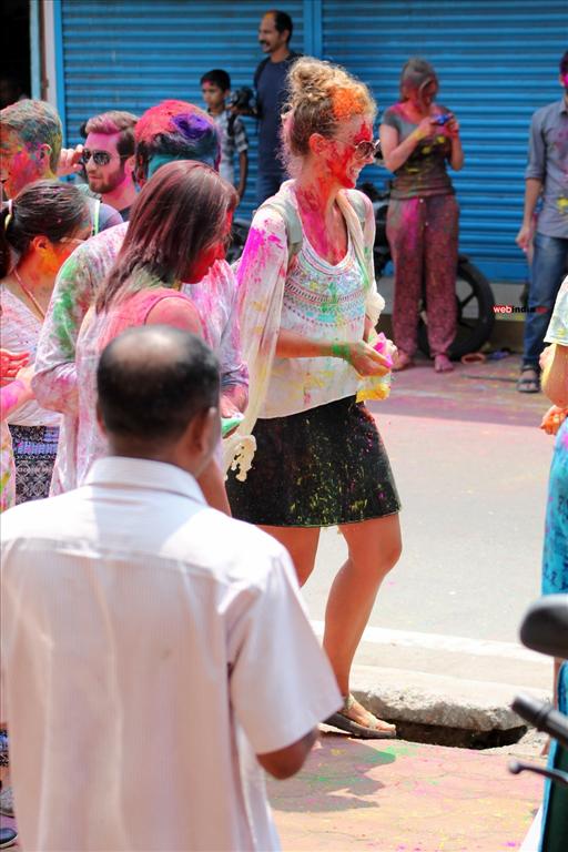 Foreign tourists play Holi at Mattancherry