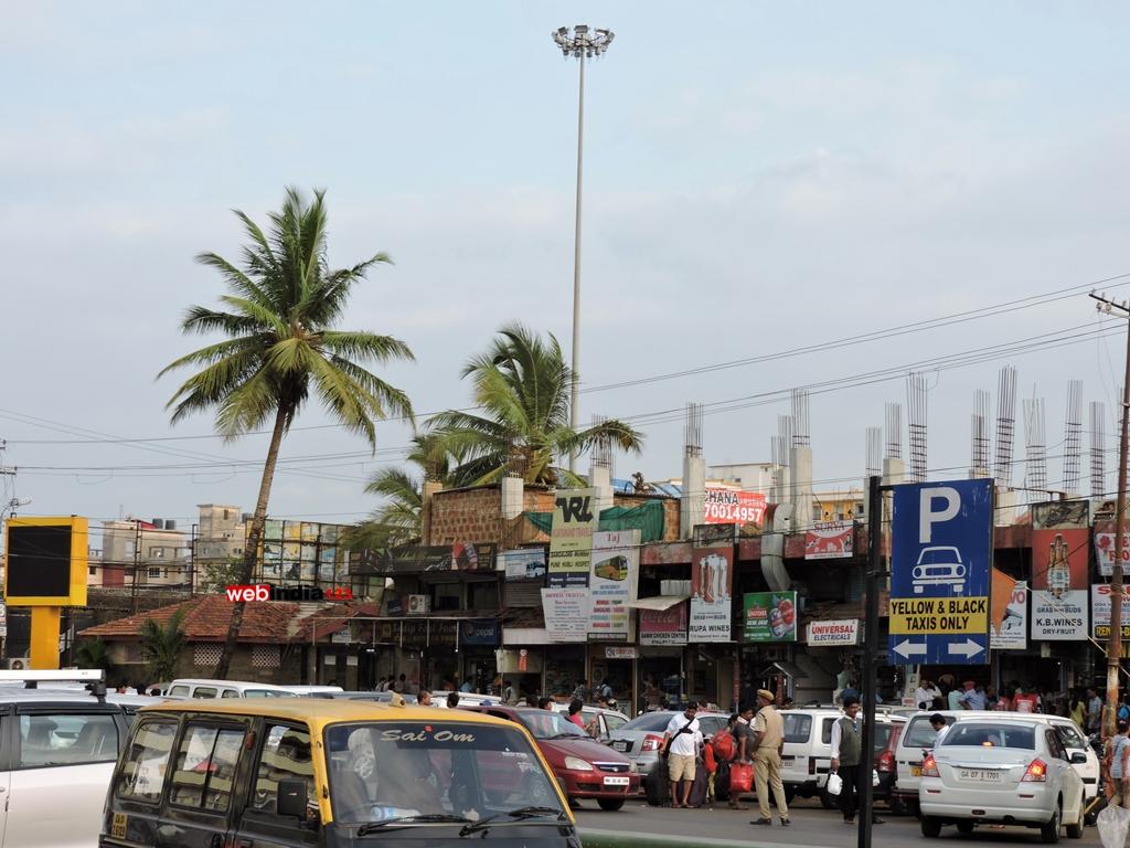 Street scene in Panaji (Panjim), Goa