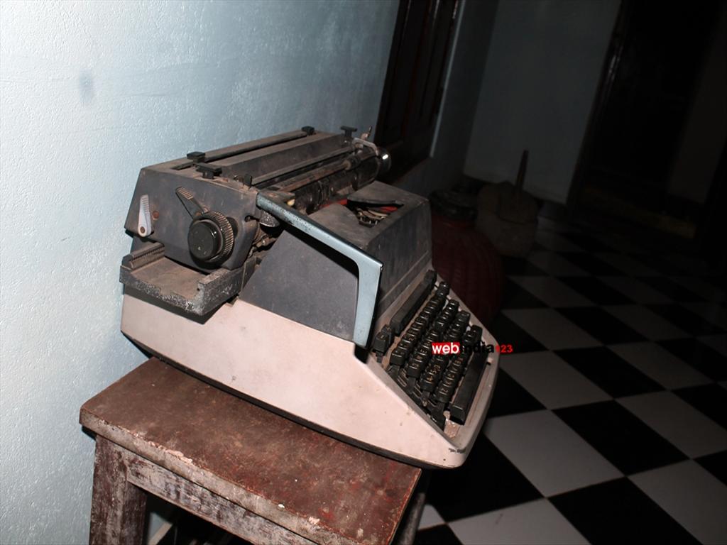 Old Typewriter in Olappamanna Mana