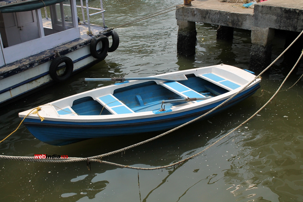 Boat - a scene from Kochi Marine Drive