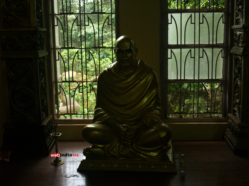 Statue of Sri Narayana Guru at Sivagiri Mutt