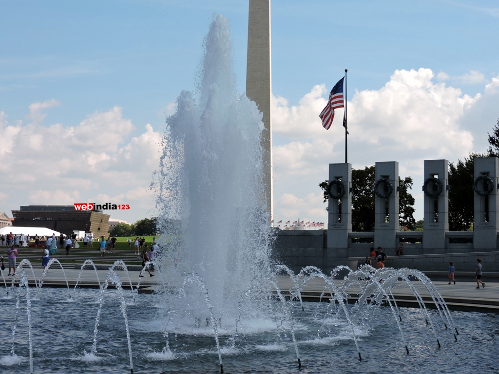 :Fountain at World War II Monument