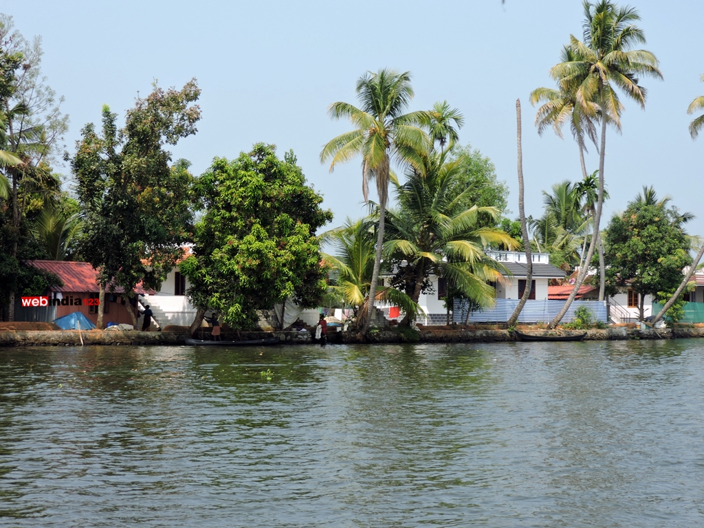 Vembanad Lake: Backwater Cruise