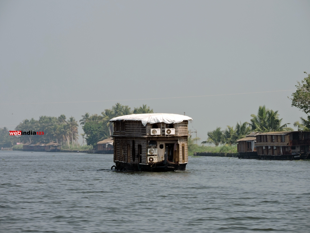 Vembanad Lake: Backwater Cruise