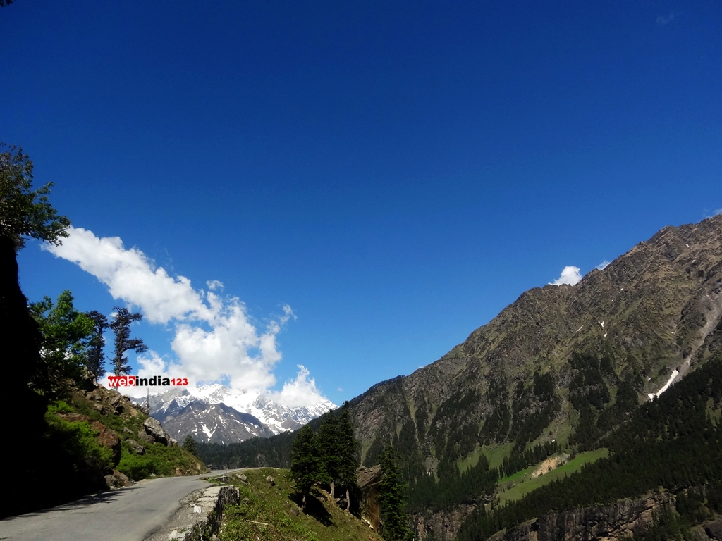 Views enroute Rohtang Pass, Himachal Pradesh