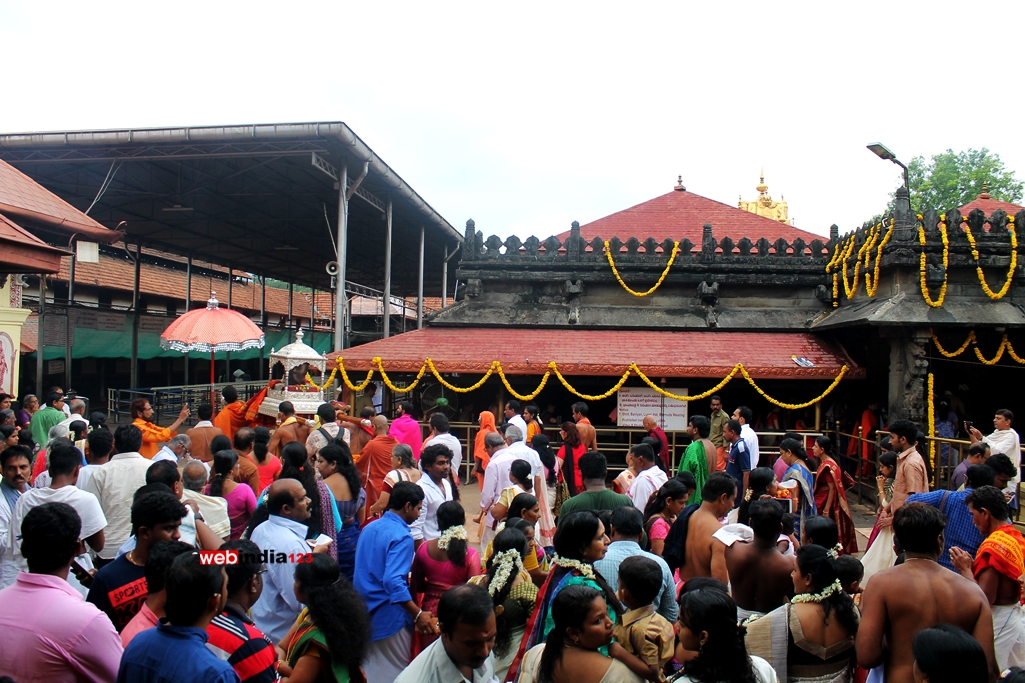 Pilgrims at Kollur Sri Mookambika Temple Seeveli Arti