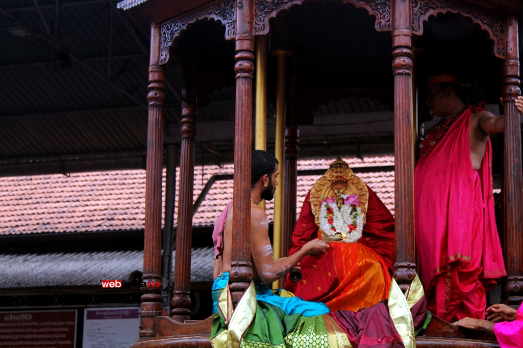 Kollur Sri Mookambika Temple Seeveli Arti
