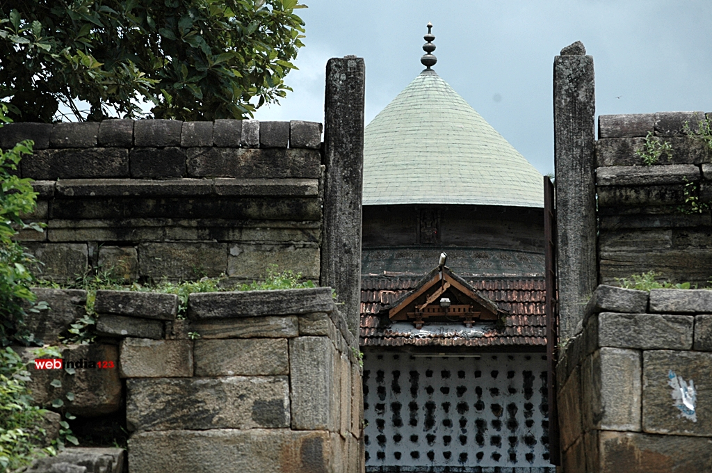 Incomplete entrance-Thiruvalathur Randu Moorthy Temple, Palakkad