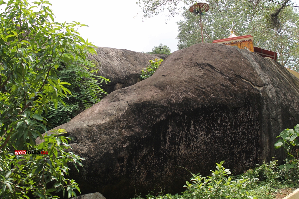 Munikkal Guhalaya Temple, Chengamanadu