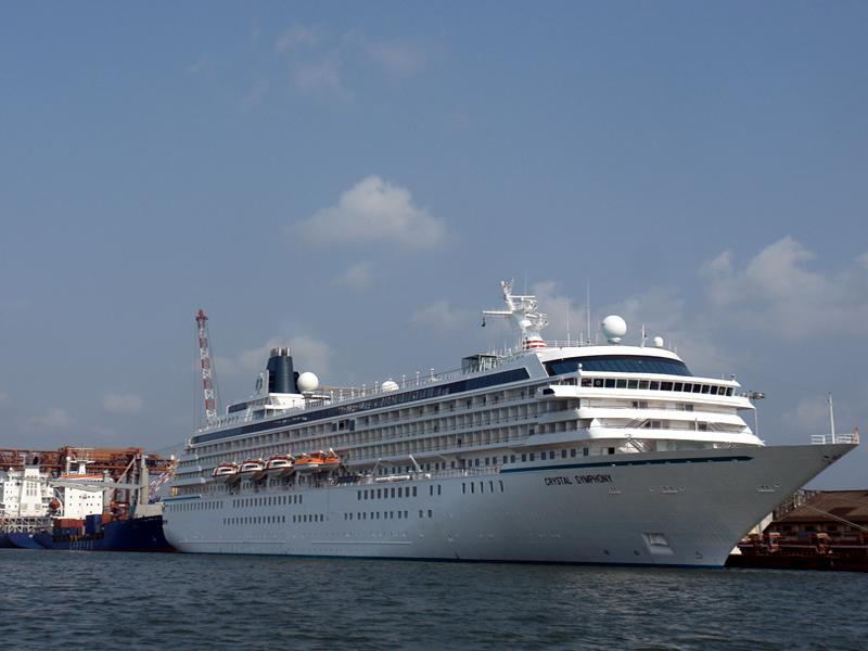 Arrival of cruise vessel Crystal Symphony to Cochi