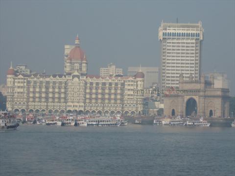 A landscape of Taj Mahal Hotel & Gateway of India
