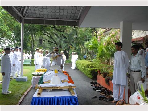 Vice Admiral KN Sushil paying respects
