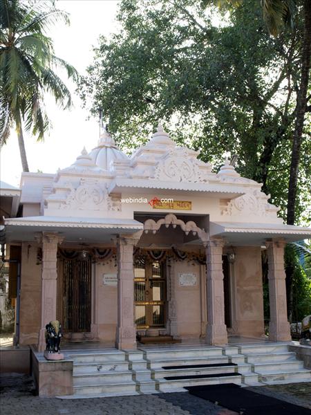 The Dharmanath Jain temple