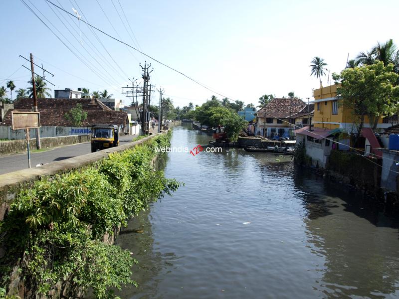Canal separating Fort Kochi and Mattancherry