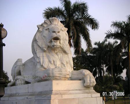 Statue of Lion near Victoria Memorial