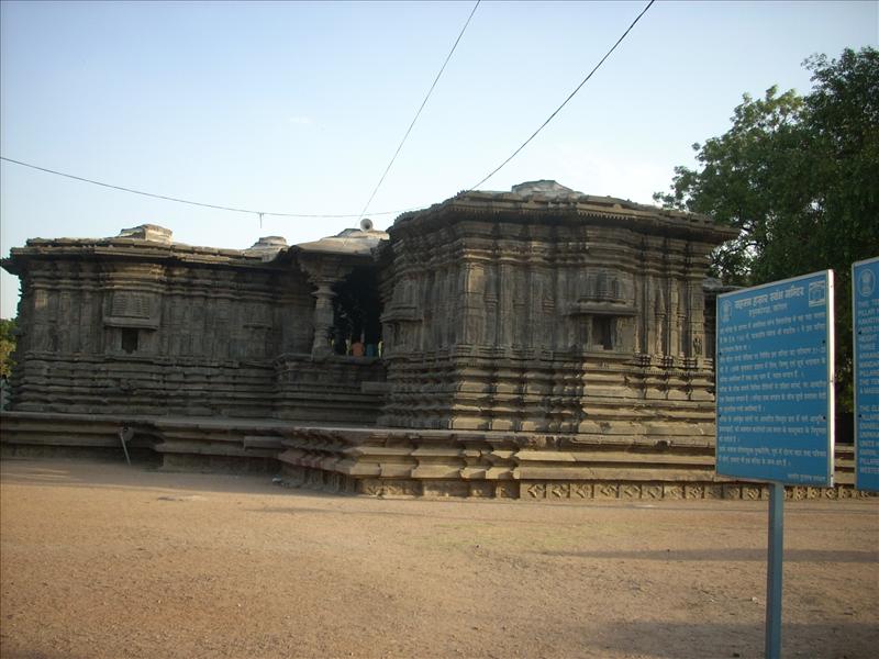 Thousand pillars temple, Warangal