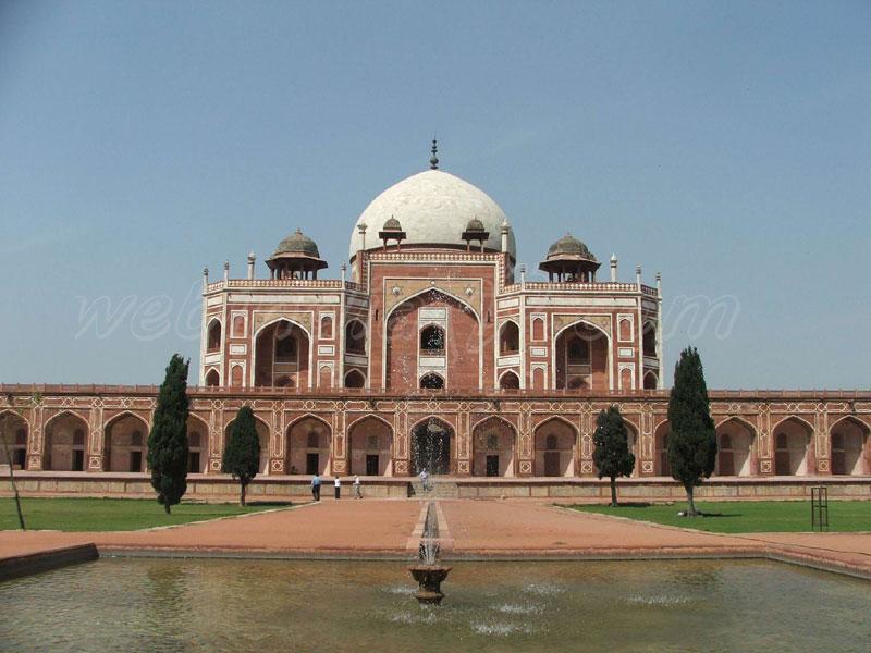 Infront of the Taj Mahal