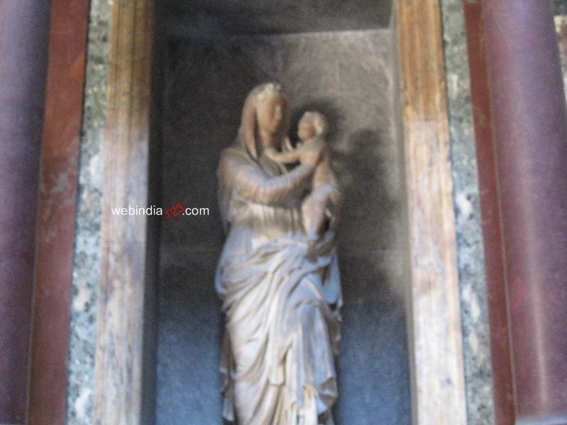 Sculpture at Pantheon or Basilica di santa Maria a