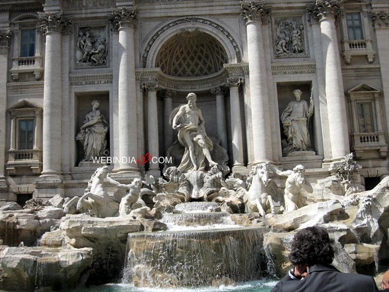 The Trevi Fountain and the Dukes of Poli`s buildin