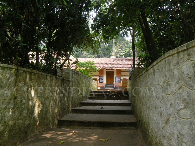 Iringole Kavu Bhagavathy Temple - Kerala