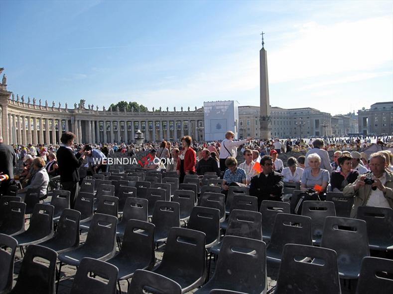 People in front of St. Peter`s Basilica