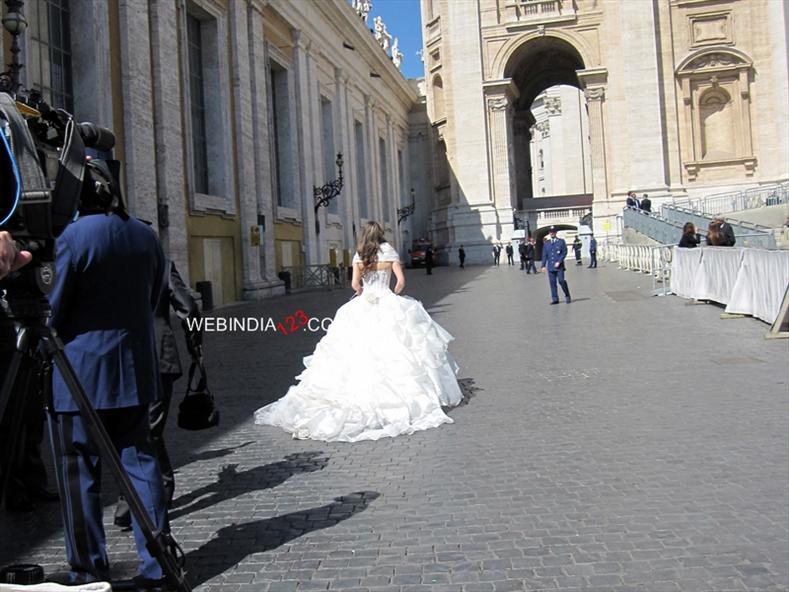 Bride infront of St.Peter`s Sqaure, Vatican