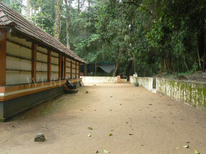 Iringole Kavu Bhagavathy Temple - Kerala