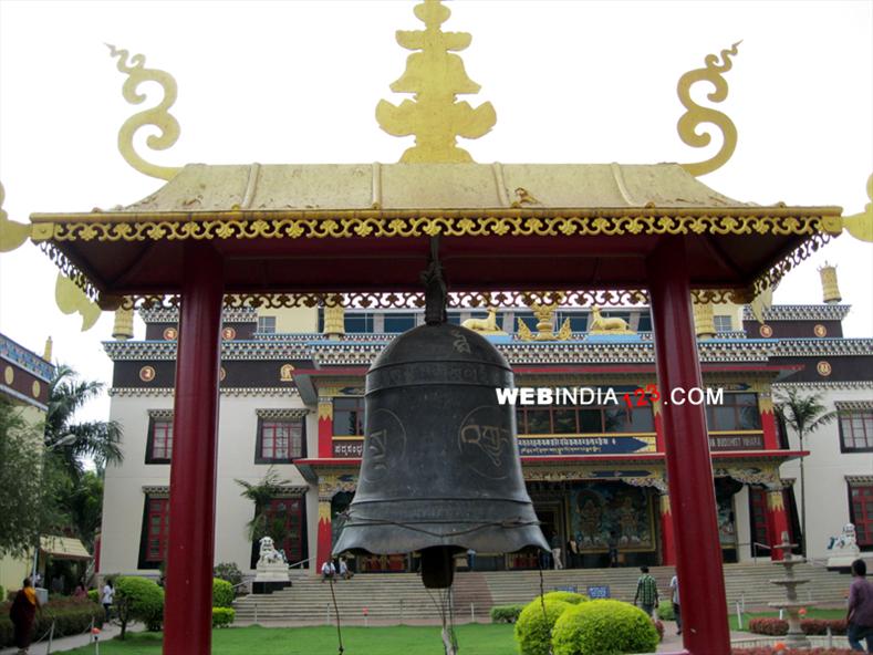 Bylakuppe Golden Temple (Namdroling monastery), Co